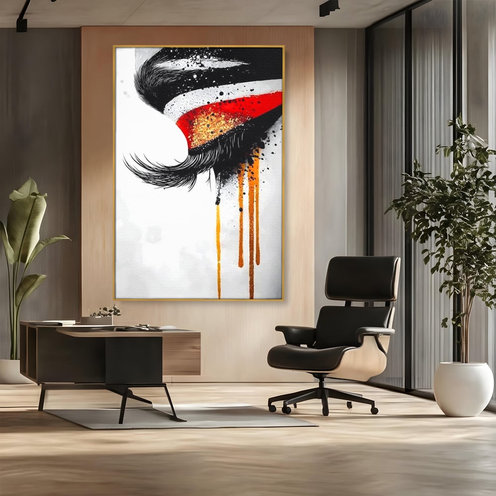 Tablou canvas cu tablou canvas cu ochi stilizat, in rama de aluminiu auriu, pe perete intr-un birou